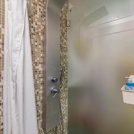 Apartment La Petite Maison Stylish By Homeful Homes