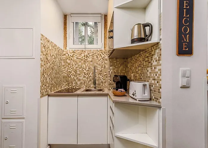 Апартаменти La Petite Maison Stylish By Homeful Homes