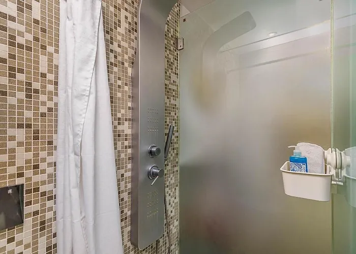 Апартаменти La Petite Maison Stylish By Homeful Homes